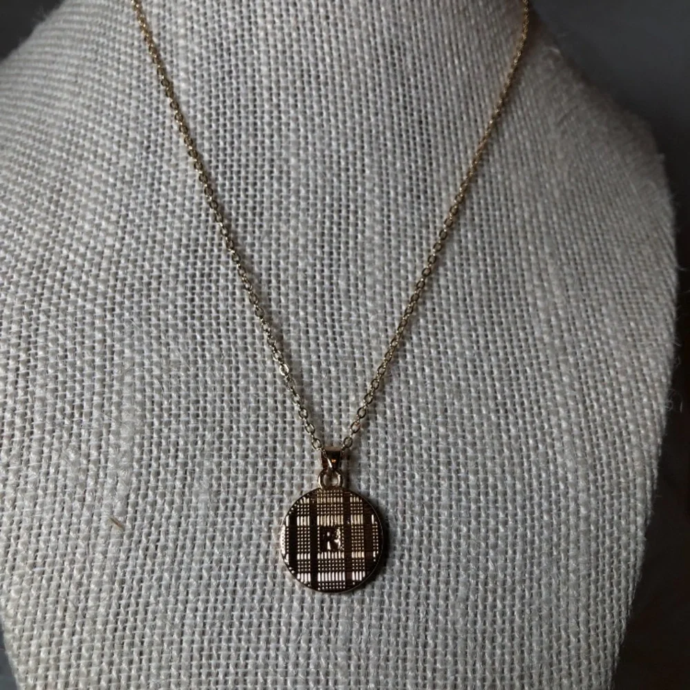 Initial “R” Letter Necklace 18KGP - Picture 5 of 7